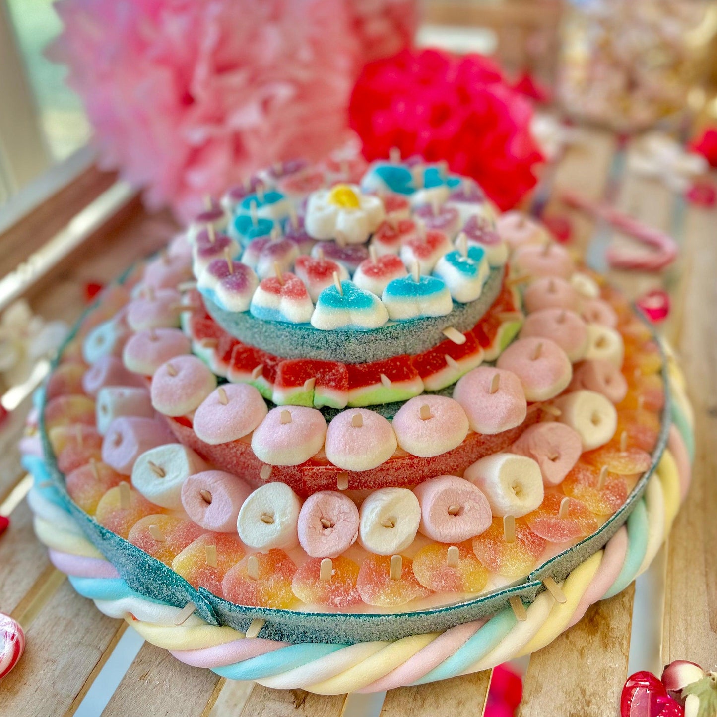 Gâteau de bonbons sur socle rond en polystyrène