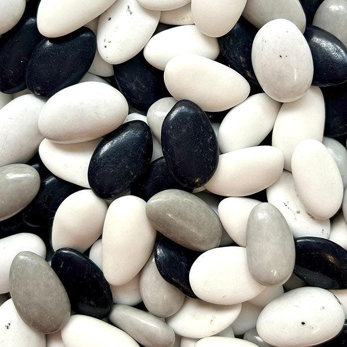 Mélange de dragées amande et chocolat sur le thème de la musique de couleur bleu marine blanc et gris clair