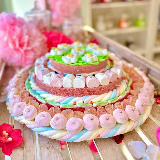 Gâteau de bonbons sur socle rond en polystyrène
