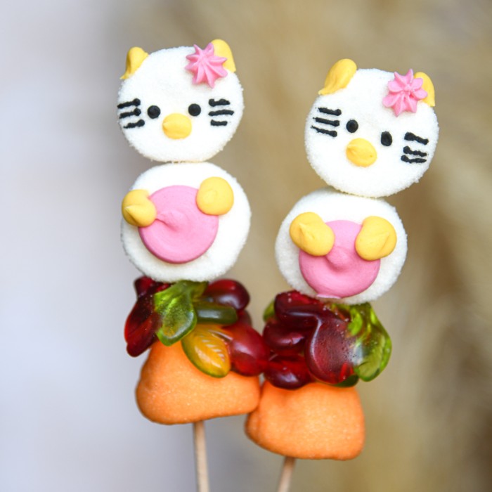 Brochettes de bonbons et guimauve